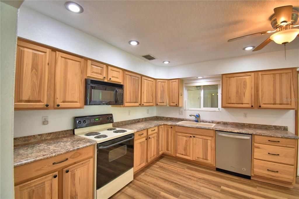 For Sale: $299,000 (3 beds, 1 baths, 1766 Square Feet)