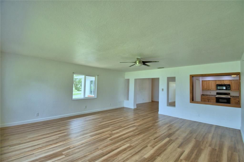 For Sale: $299,000 (3 beds, 1 baths, 1766 Square Feet)