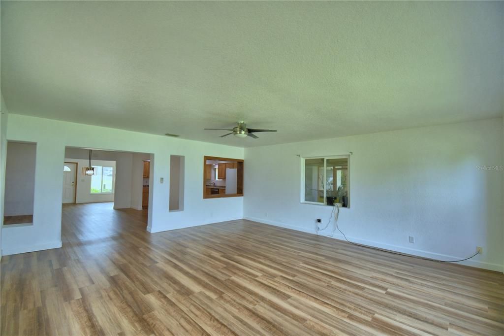 For Sale: $299,000 (3 beds, 1 baths, 1766 Square Feet)