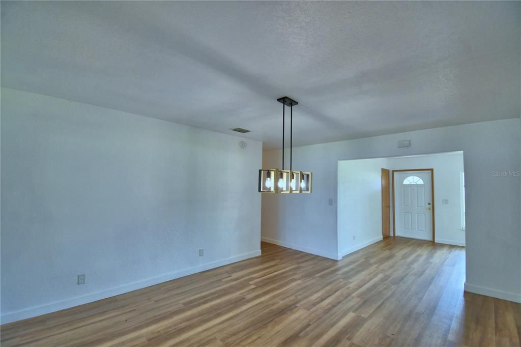 For Sale: $299,000 (3 beds, 1 baths, 1766 Square Feet)