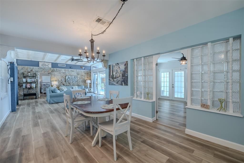 En Venta: $680,000 (3 camas, 4 baños, 2271 Pies cuadrados)