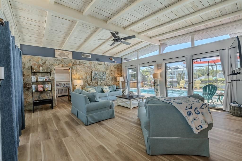 En Venta: $680,000 (3 camas, 4 baños, 2271 Pies cuadrados)