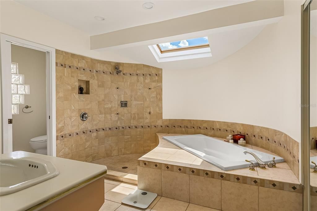 待售: $820,000 (3 贝兹, 2 浴室, 2857 平方英尺)