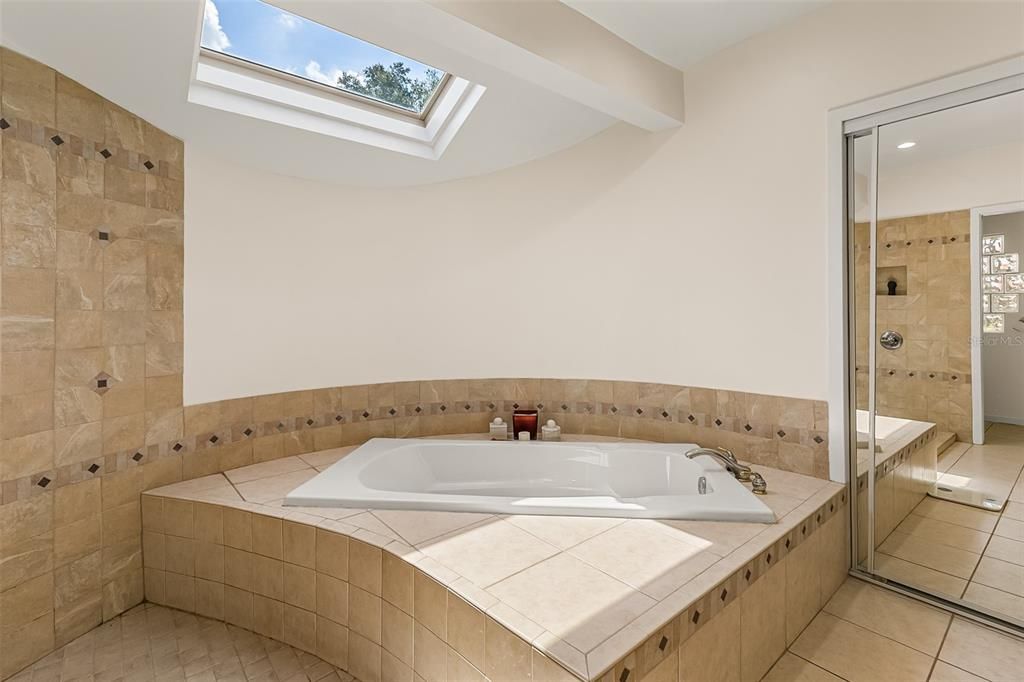 待售: $820,000 (3 贝兹, 2 浴室, 2857 平方英尺)