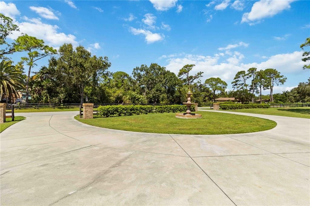 Под контрактом: $1,025,000 (4 спален, 4 ванн, 3533 Квадратных фут)