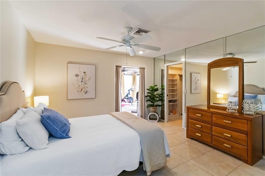 Под контрактом: $1,025,000 (4 спален, 4 ванн, 3533 Квадратных фут)