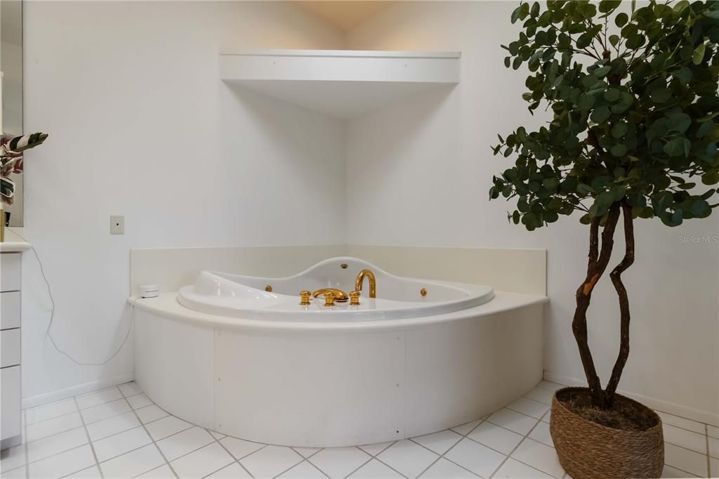 Под контрактом: $1,025,000 (4 спален, 4 ванн, 3533 Квадратных фут)