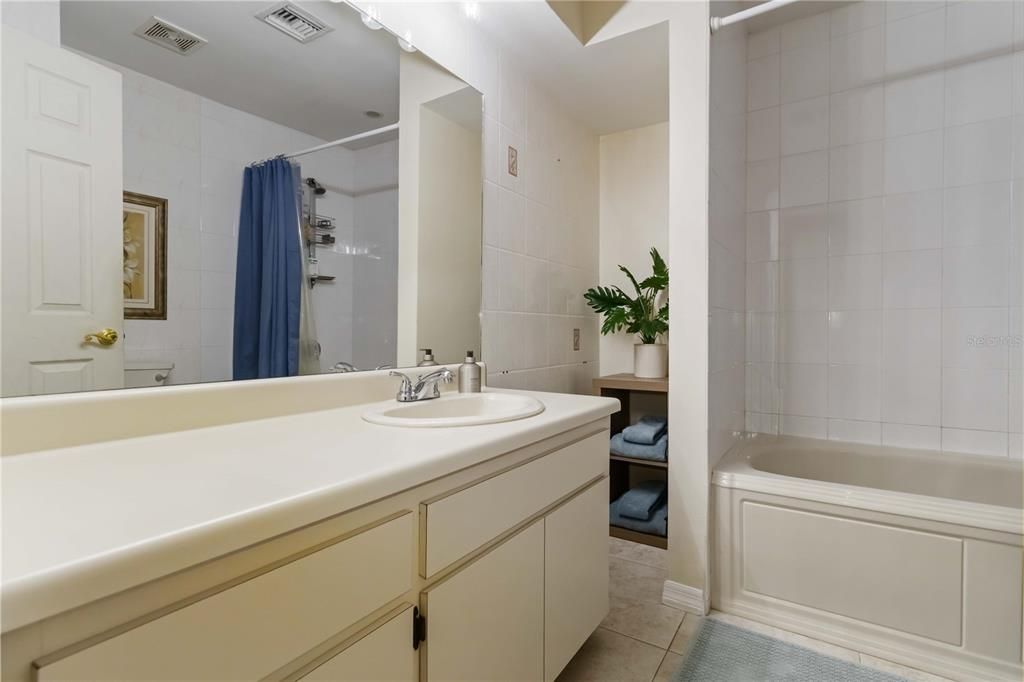 Под контрактом: $1,025,000 (4 спален, 4 ванн, 3533 Квадратных фут)