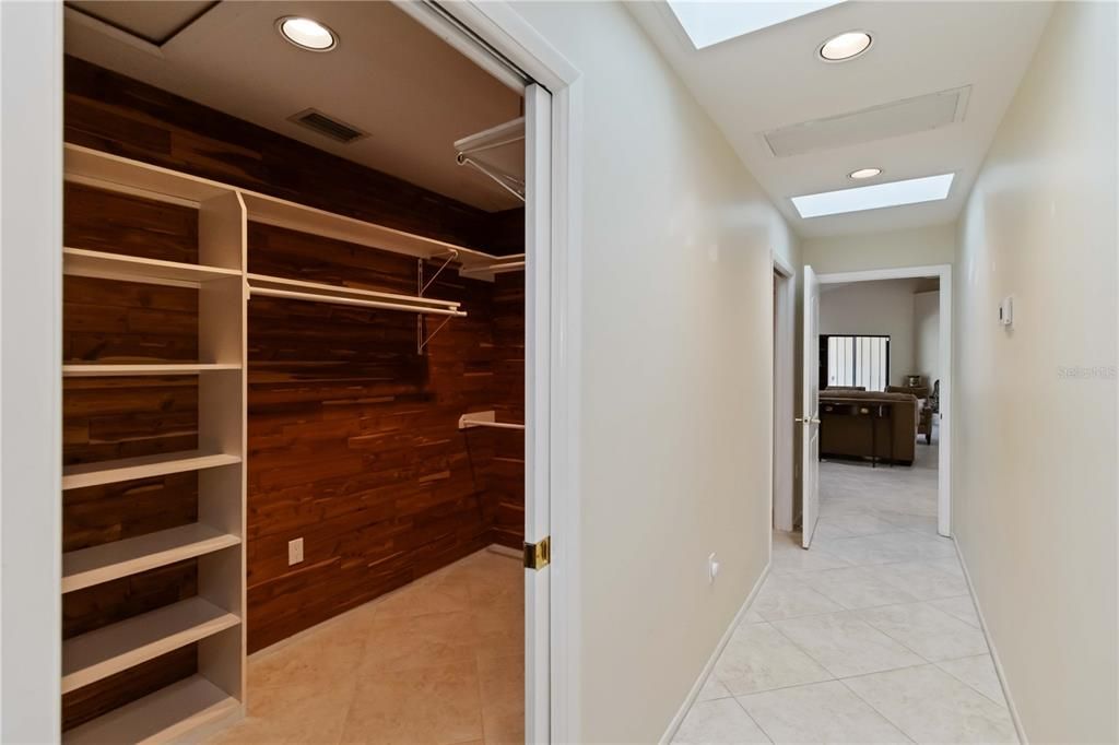 Под контрактом: $1,025,000 (4 спален, 4 ванн, 3533 Квадратных фут)