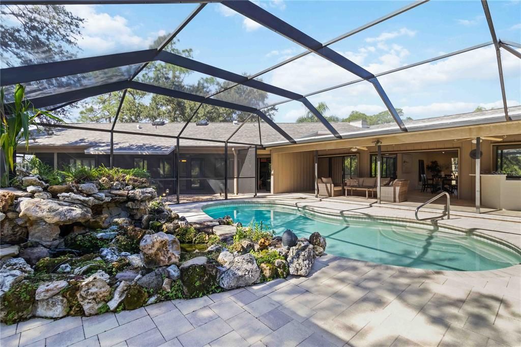 Под контрактом: $1,025,000 (4 спален, 4 ванн, 3533 Квадратных фут)