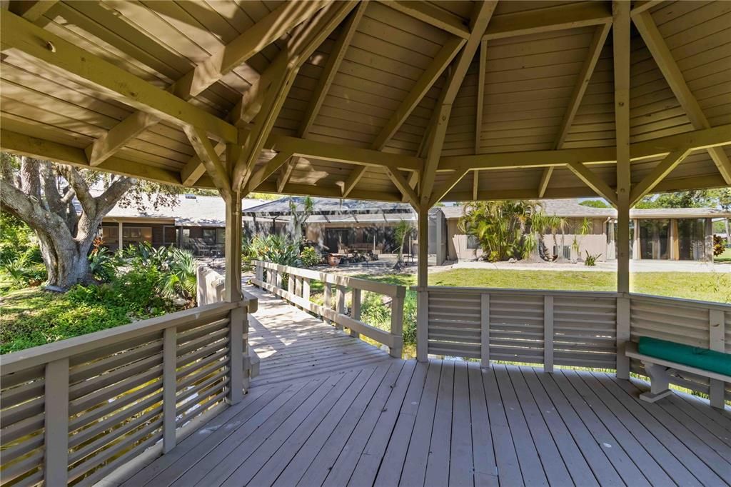 Под контрактом: $1,025,000 (4 спален, 4 ванн, 3533 Квадратных фут)