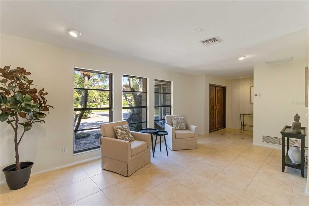 Под контрактом: $1,025,000 (4 спален, 4 ванн, 3533 Квадратных фут)