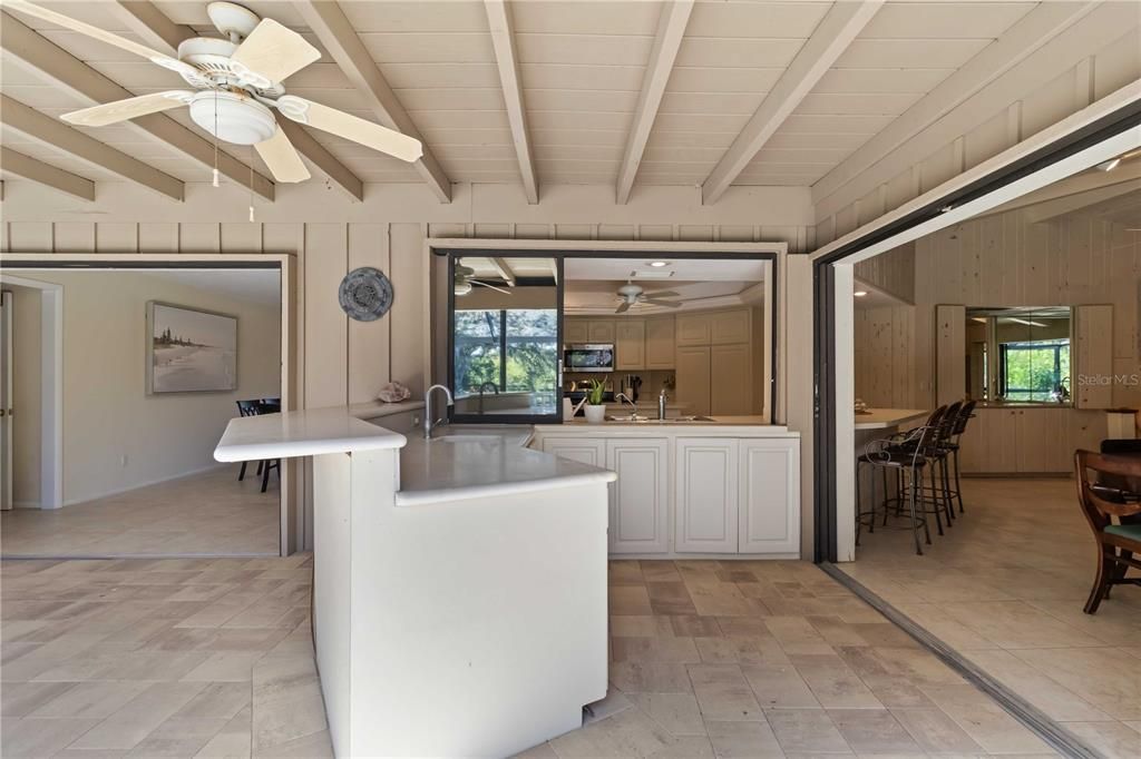 Под контрактом: $1,025,000 (4 спален, 4 ванн, 3533 Квадратных фут)