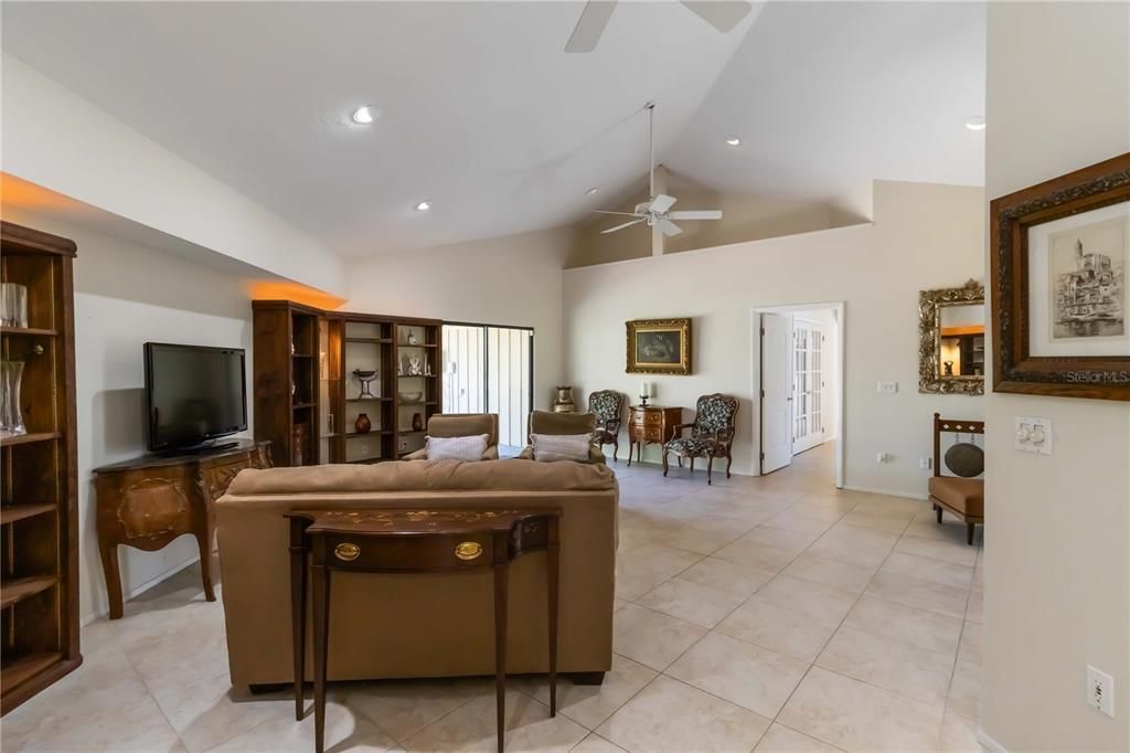 Под контрактом: $1,025,000 (4 спален, 4 ванн, 3533 Квадратных фут)