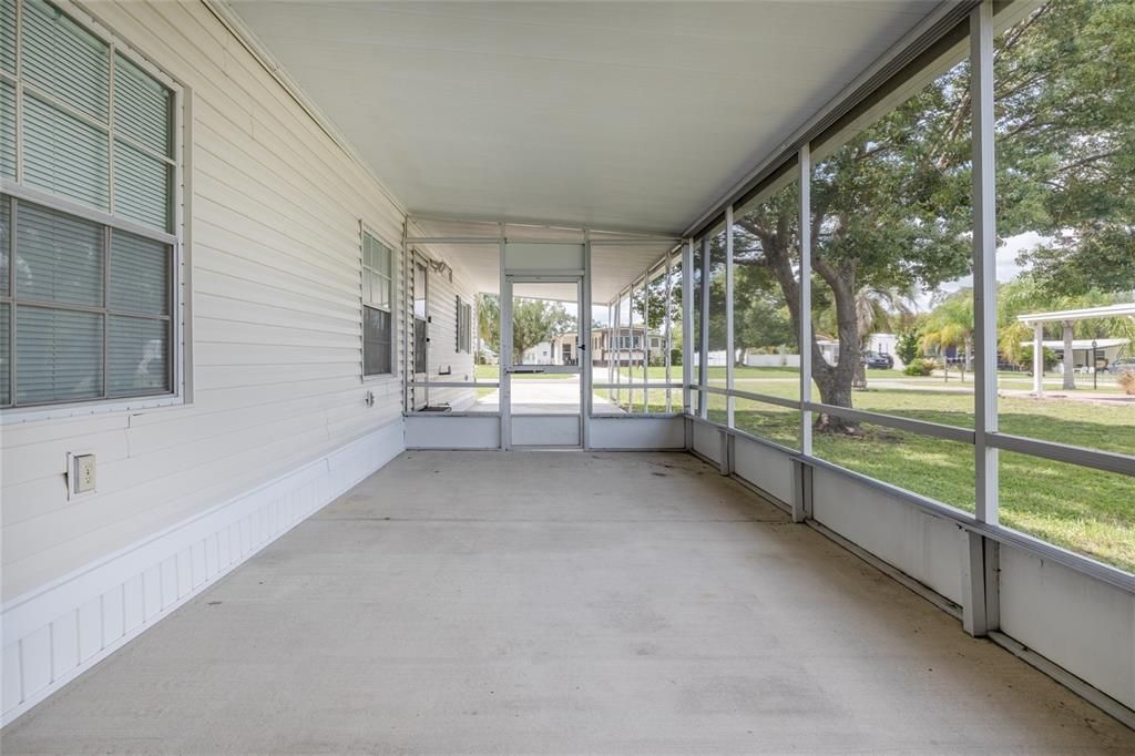 Active With Contract: $185,000 (2 beds, 2 baths, 970 Square Feet)