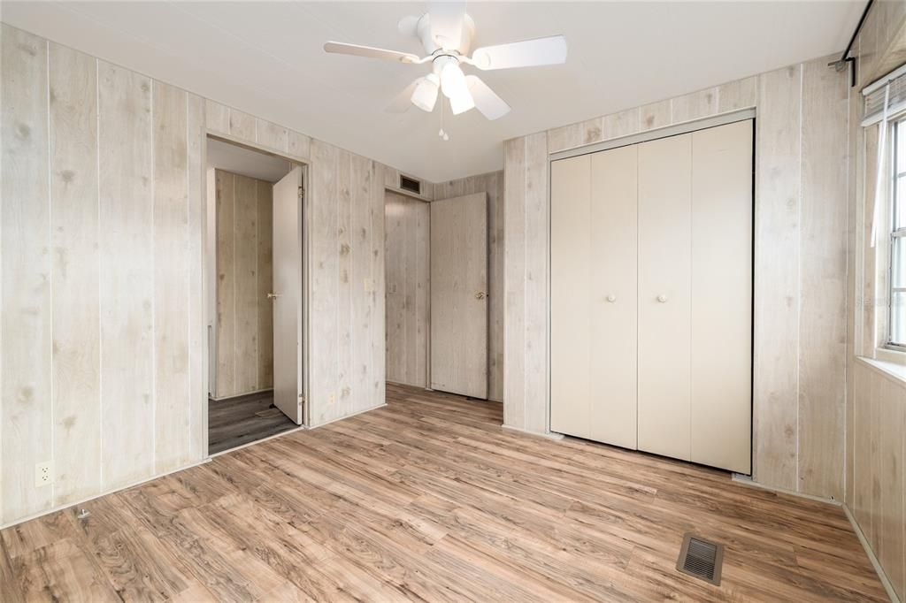 Active With Contract: $185,000 (2 beds, 2 baths, 970 Square Feet)