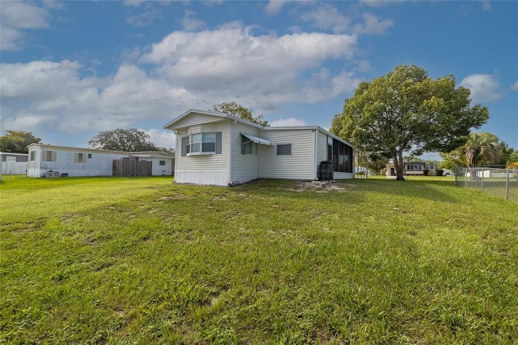 Active With Contract: $185,000 (2 beds, 2 baths, 970 Square Feet)