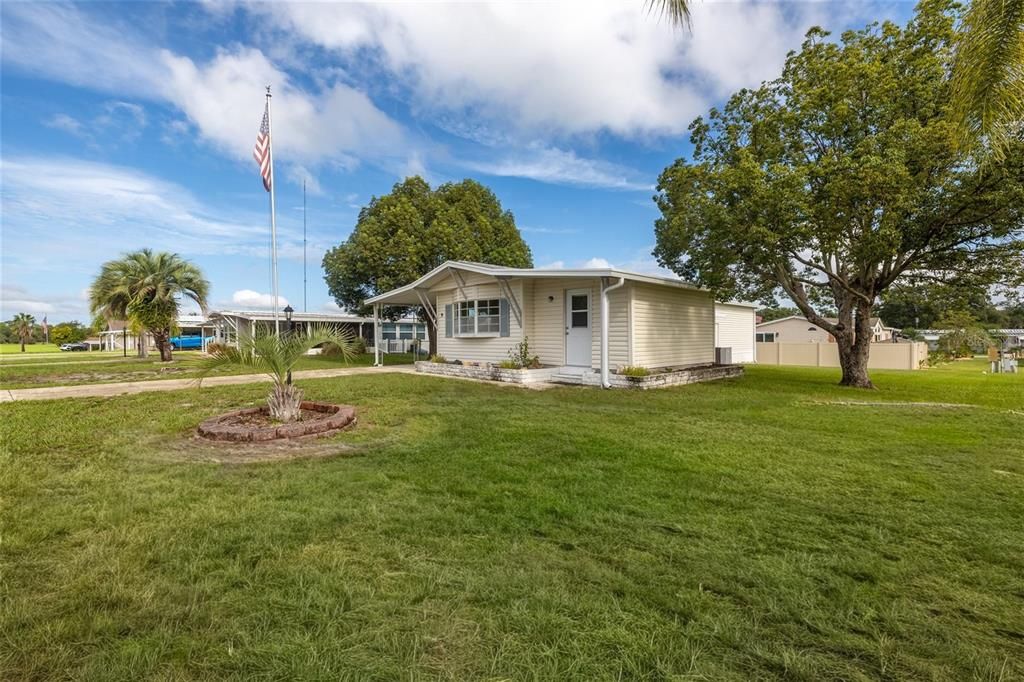 Active With Contract: $185,000 (2 beds, 2 baths, 970 Square Feet)