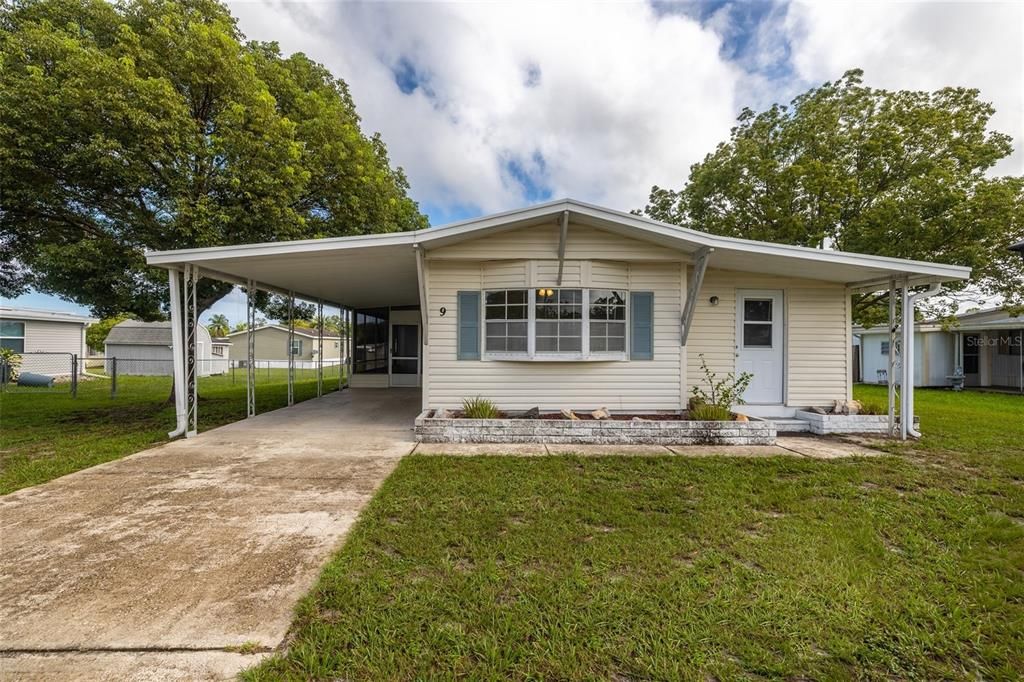 Active With Contract: $185,000 (2 beds, 2 baths, 970 Square Feet)