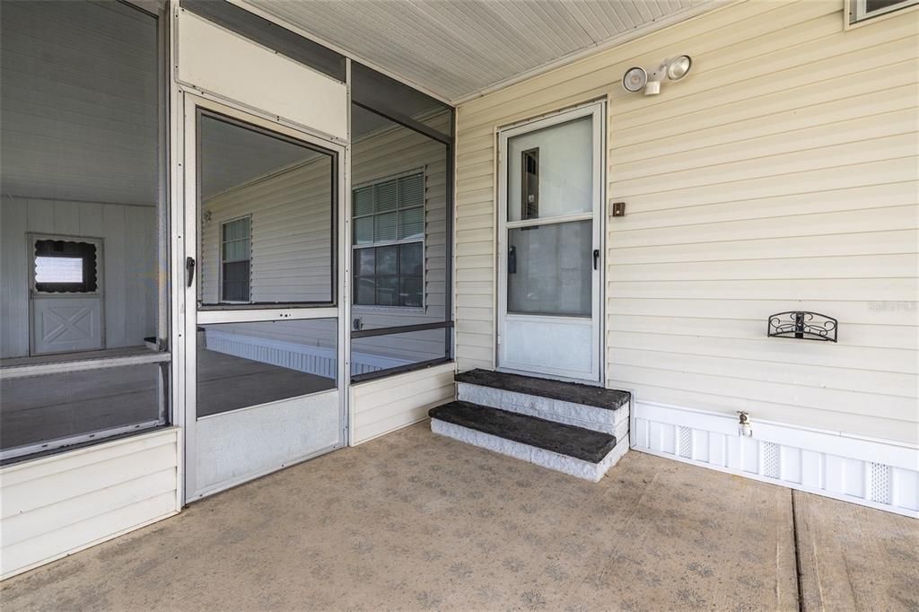 Active With Contract: $185,000 (2 beds, 2 baths, 970 Square Feet)