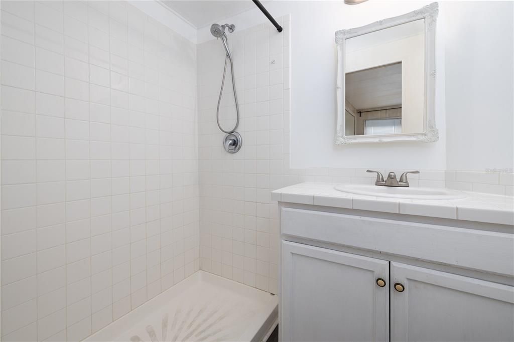 Active With Contract: $185,000 (2 beds, 2 baths, 970 Square Feet)