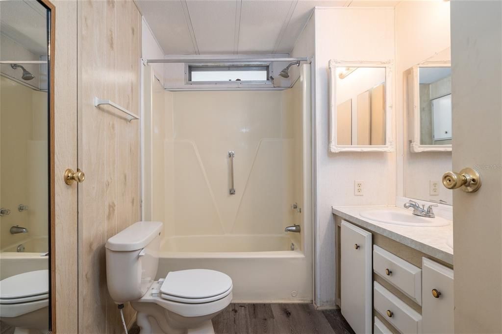 Active With Contract: $185,000 (2 beds, 2 baths, 970 Square Feet)