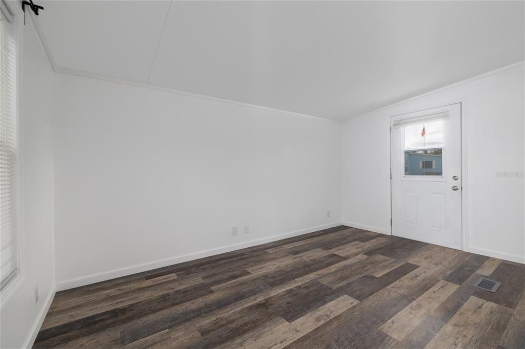 Active With Contract: $185,000 (2 beds, 2 baths, 970 Square Feet)