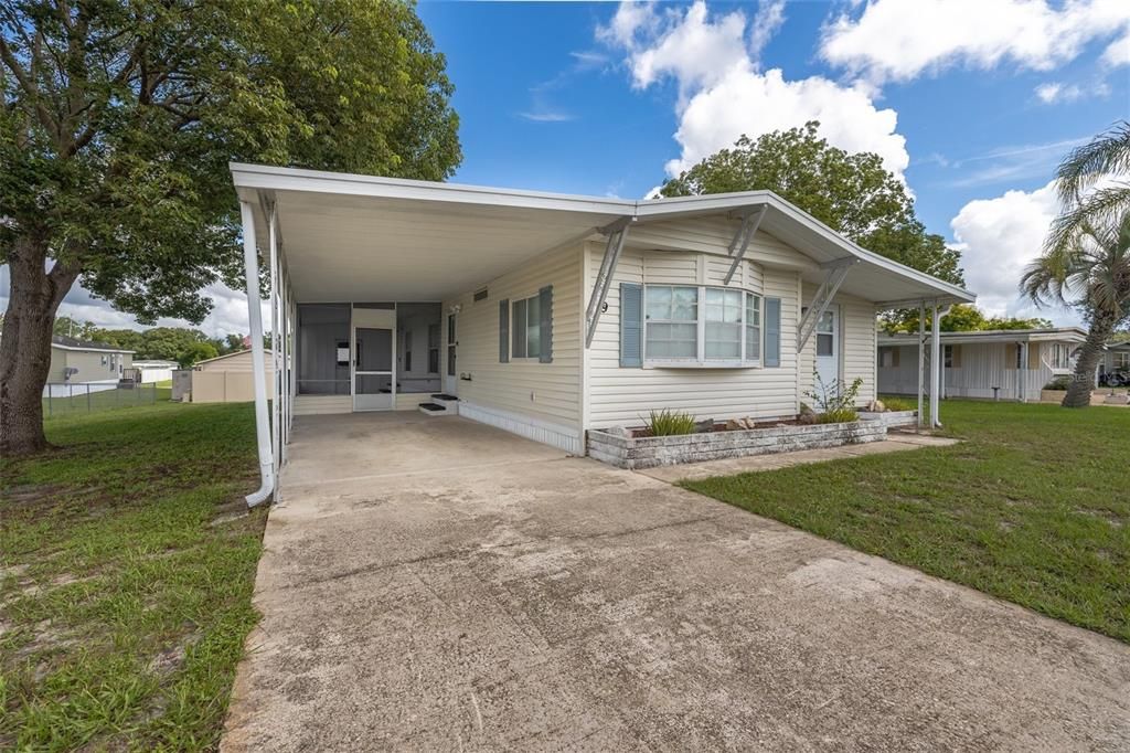 Active With Contract: $185,000 (2 beds, 2 baths, 970 Square Feet)