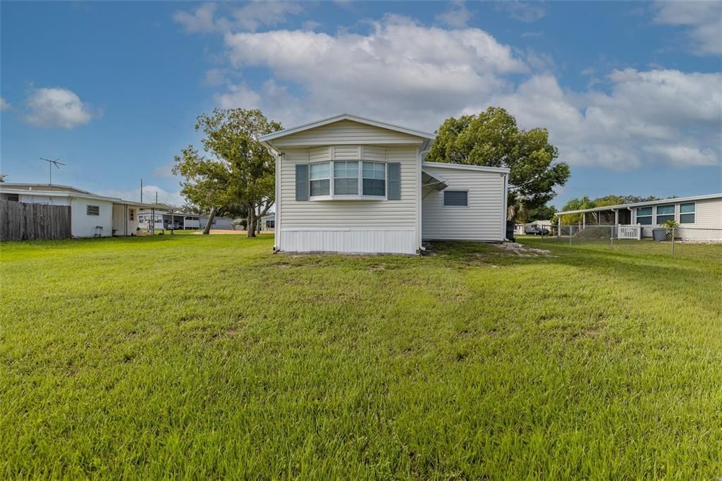 Active With Contract: $185,000 (2 beds, 2 baths, 970 Square Feet)