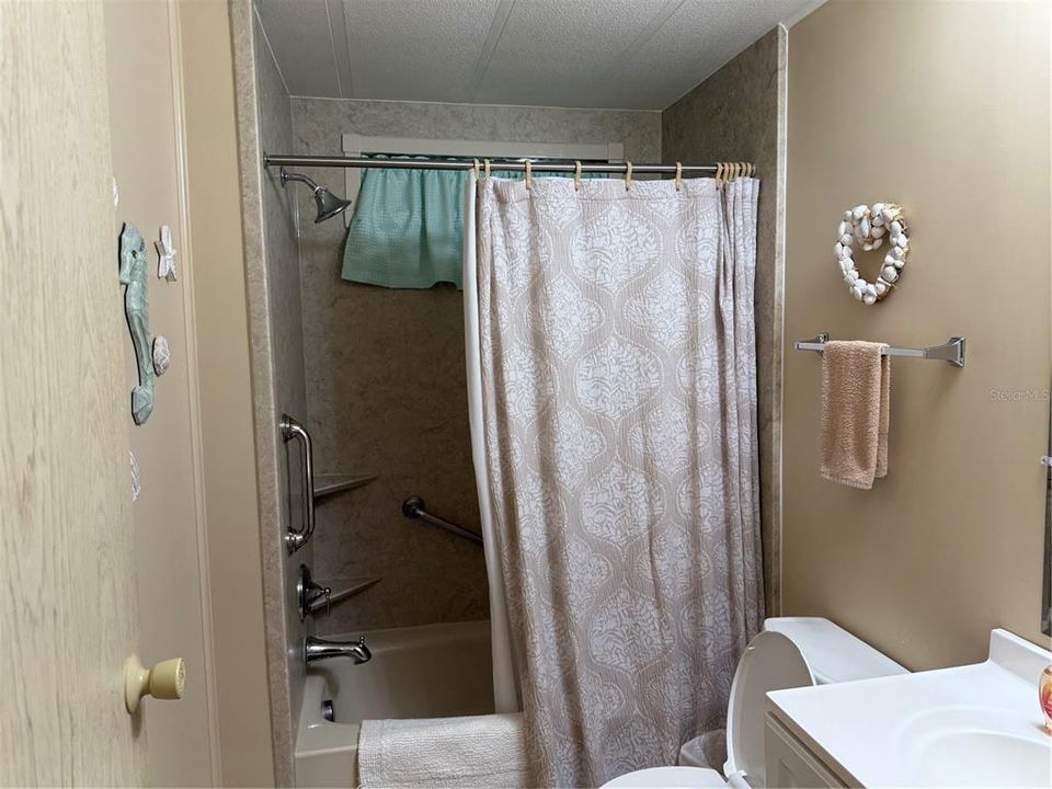 Active With Contract: $147,900 (2 beds, 2 baths, 960 Square Feet)