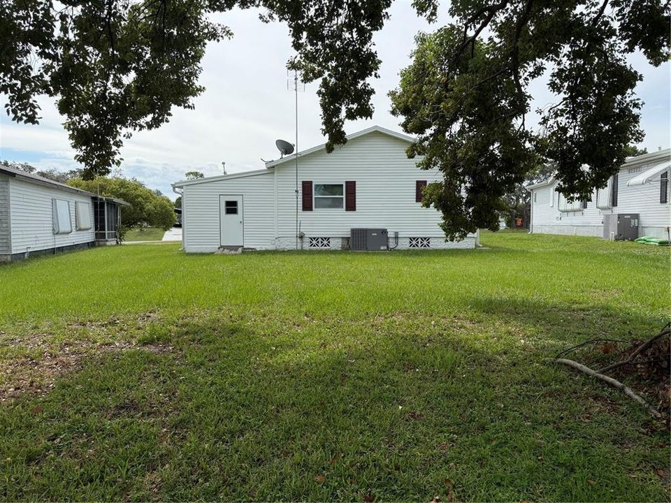 Active With Contract: $147,900 (2 beds, 2 baths, 960 Square Feet)