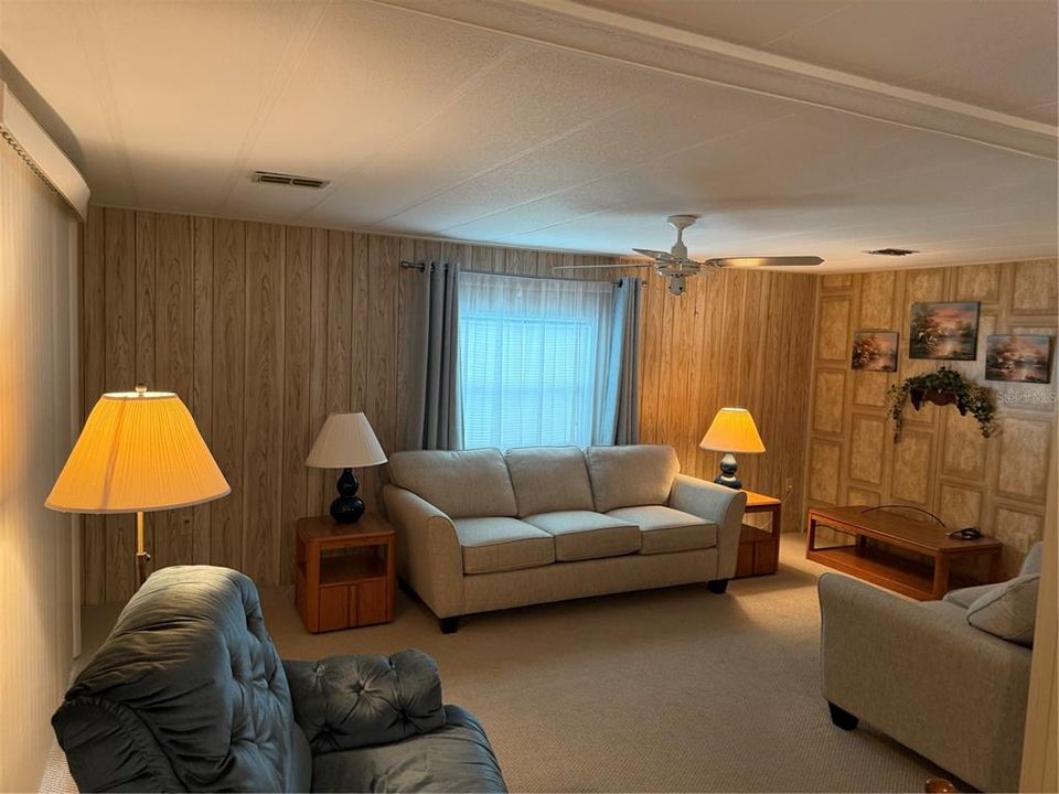 Active With Contract: $147,900 (2 beds, 2 baths, 960 Square Feet)