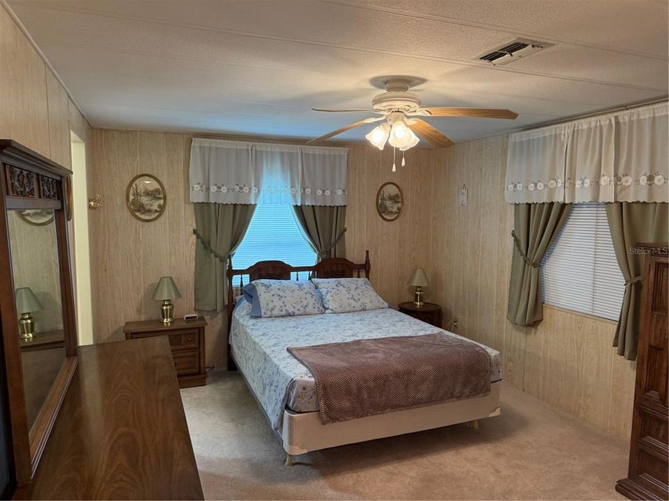 Active With Contract: $147,900 (2 beds, 2 baths, 960 Square Feet)