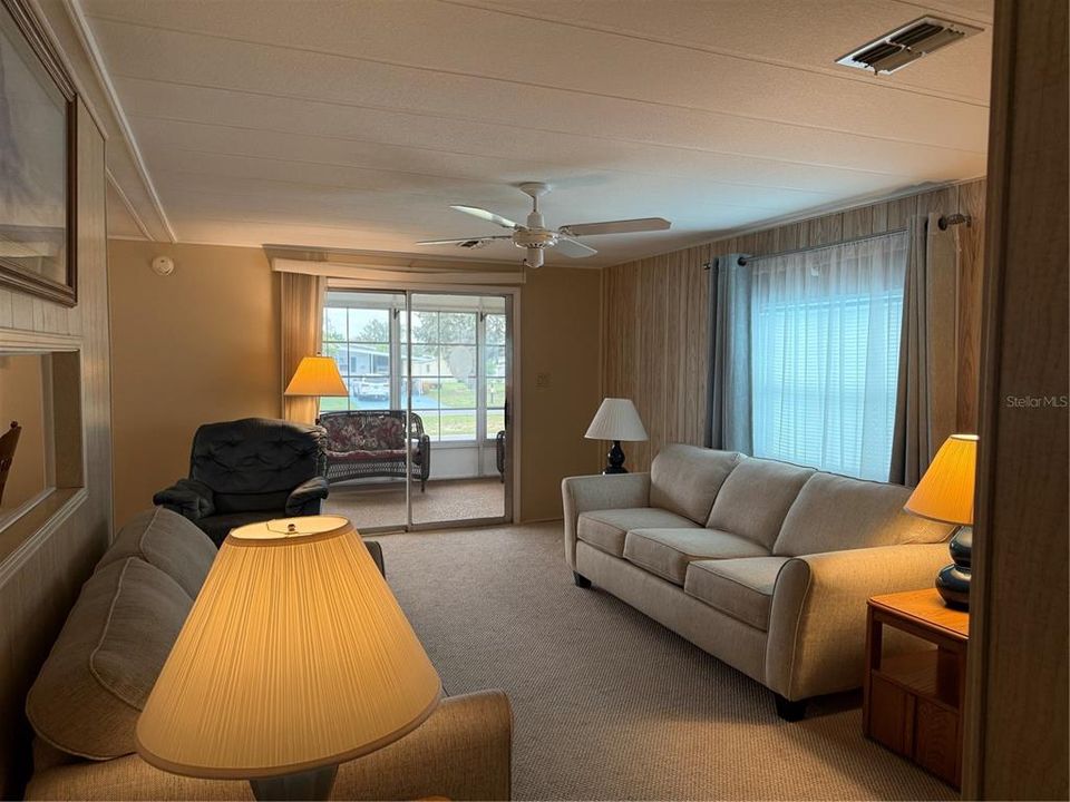 Active With Contract: $147,900 (2 beds, 2 baths, 960 Square Feet)