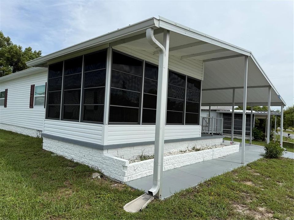 Active With Contract: $147,900 (2 beds, 2 baths, 960 Square Feet)