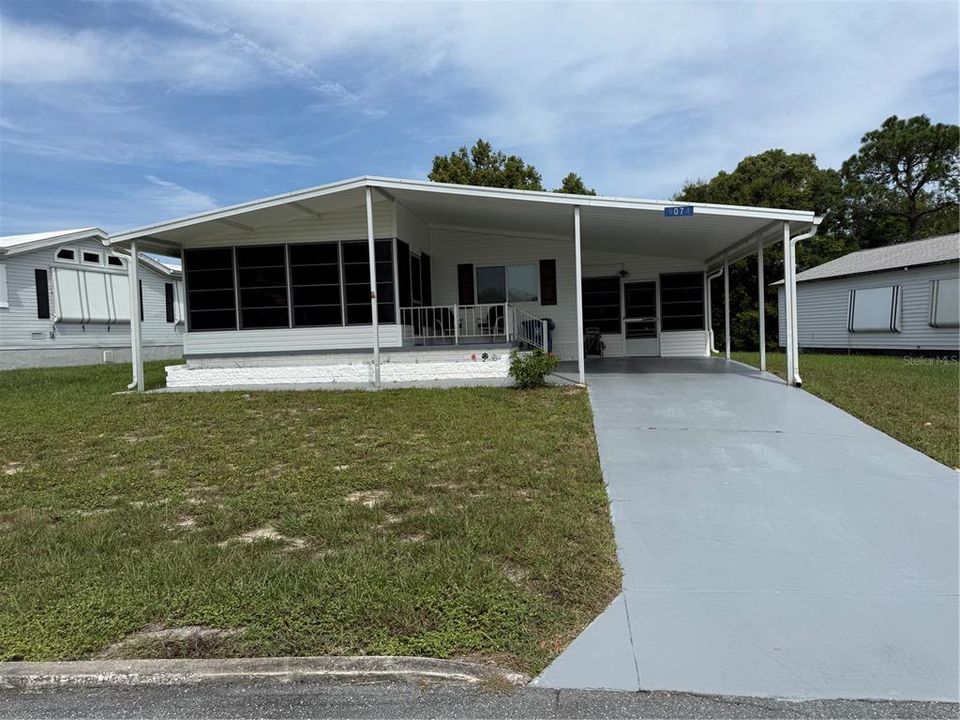 Active With Contract: $147,900 (2 beds, 2 baths, 960 Square Feet)