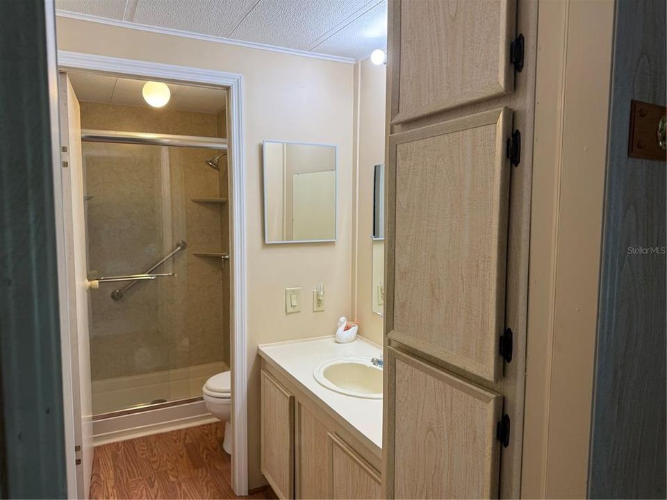 Active With Contract: $147,900 (2 beds, 2 baths, 960 Square Feet)