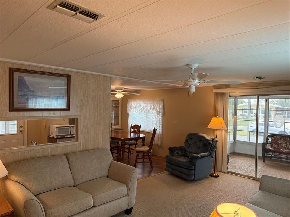 Active With Contract: $147,900 (2 beds, 2 baths, 960 Square Feet)