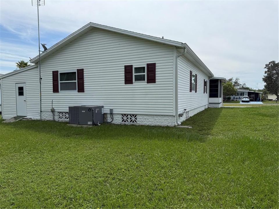 Active With Contract: $147,900 (2 beds, 2 baths, 960 Square Feet)