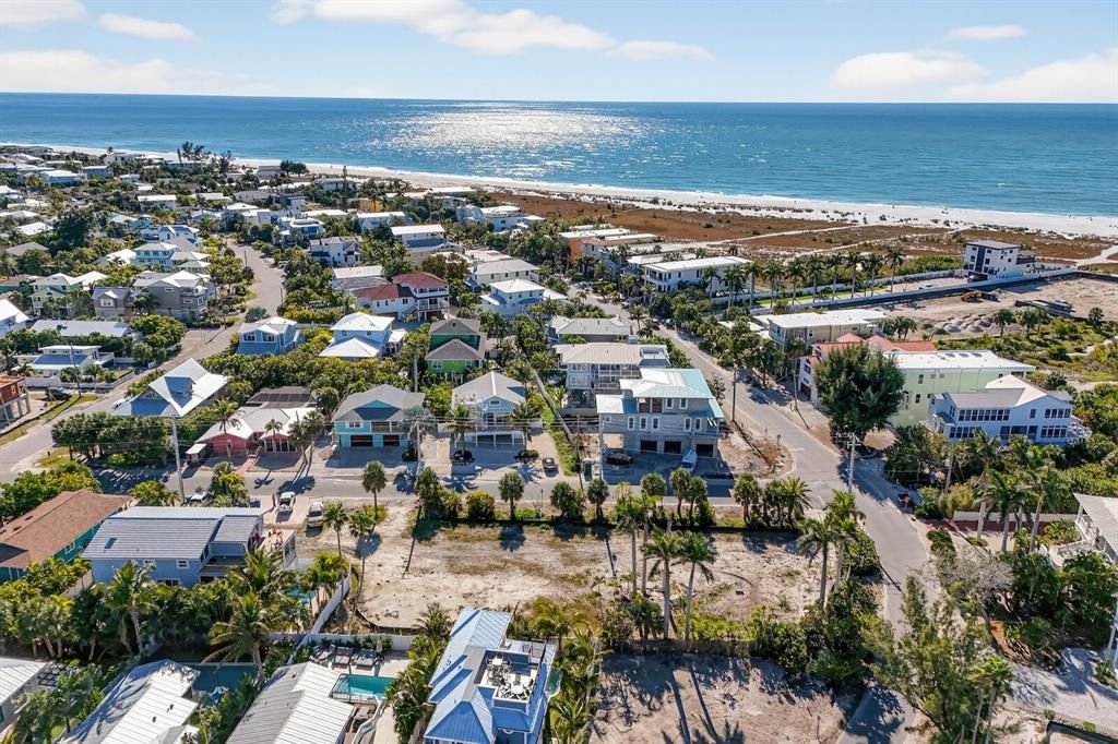 На продажу: $1,650,000 (0.23 acres)