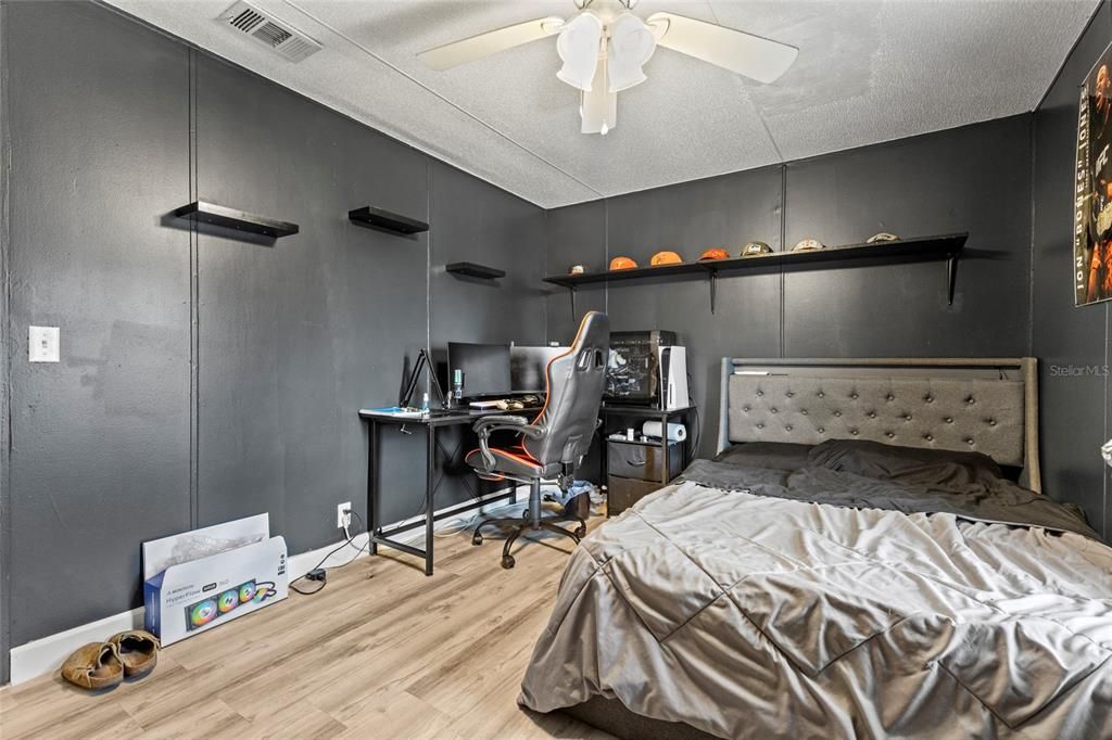 For Sale: $189,900 (3 beds, 2 baths, 1064 Square Feet)