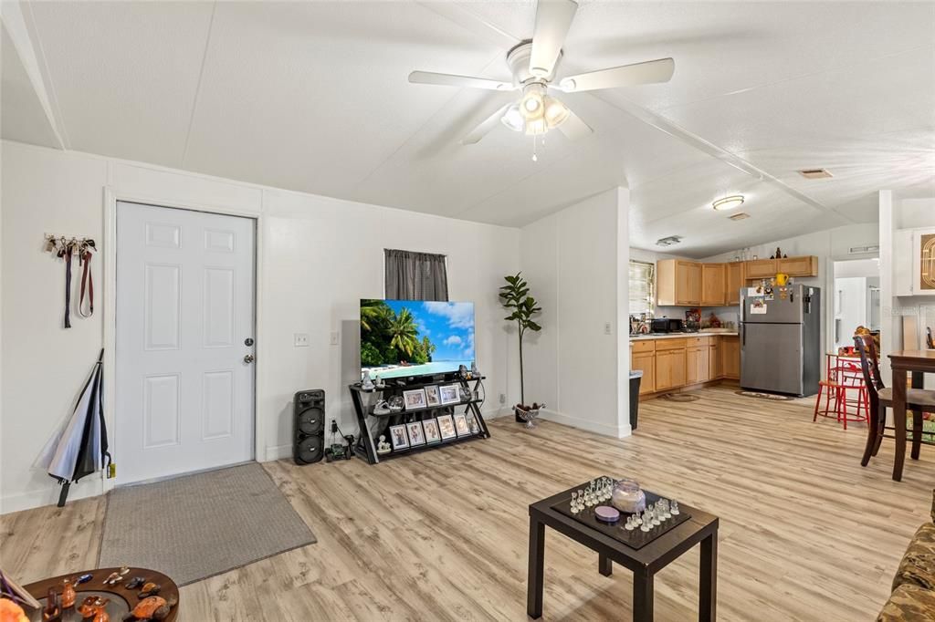 For Sale: $189,900 (3 beds, 2 baths, 1064 Square Feet)