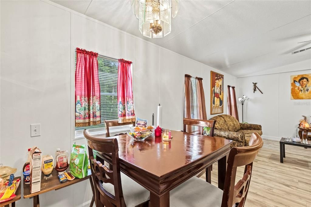 For Sale: $189,900 (3 beds, 2 baths, 1064 Square Feet)