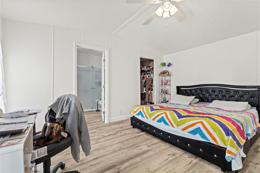 For Sale: $189,900 (3 beds, 2 baths, 1064 Square Feet)