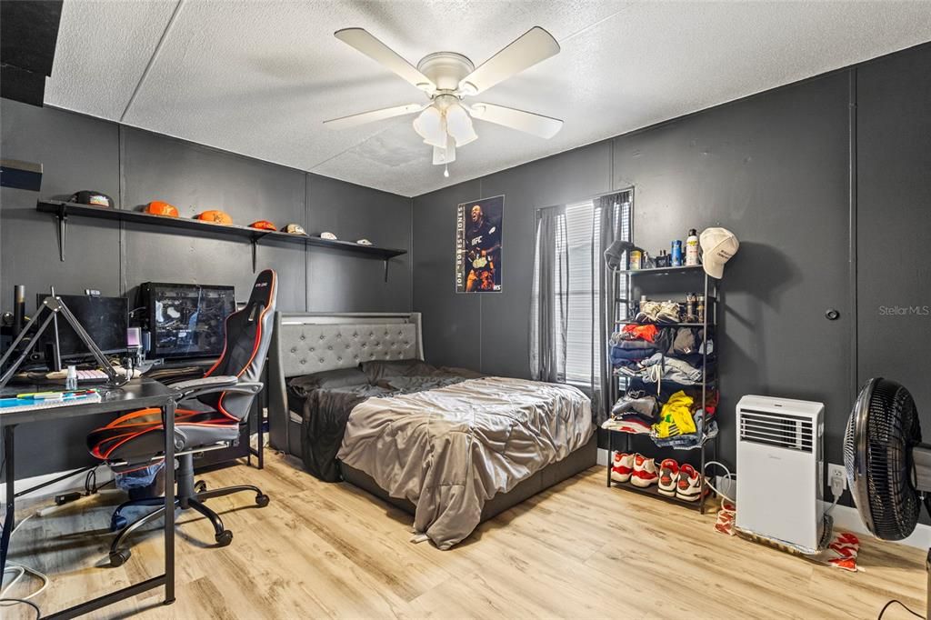 For Sale: $189,900 (3 beds, 2 baths, 1064 Square Feet)