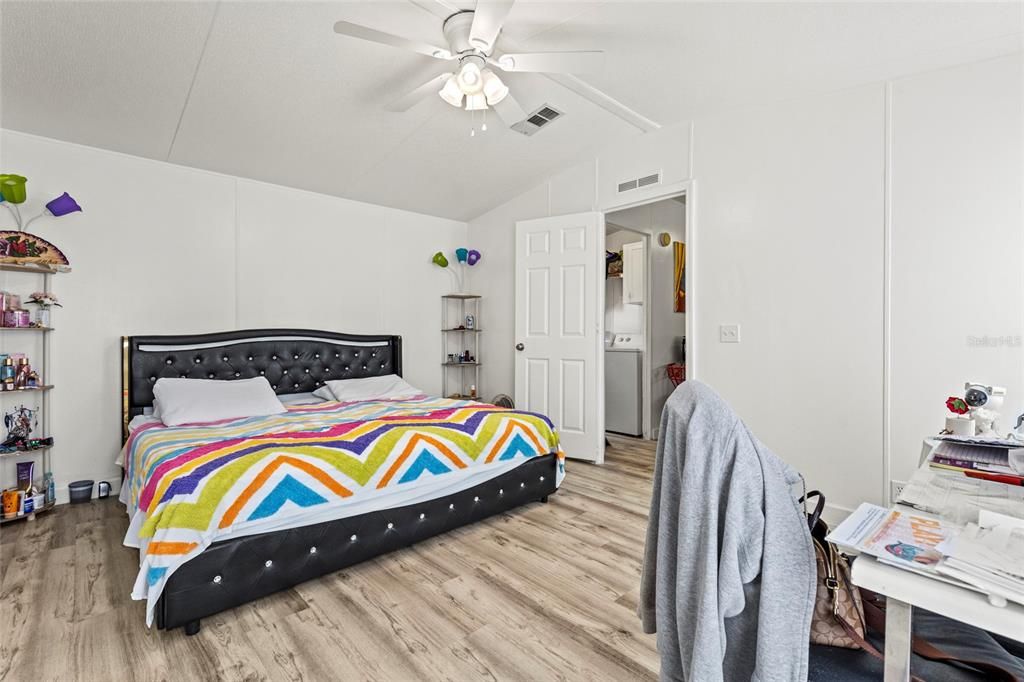 For Sale: $189,900 (3 beds, 2 baths, 1064 Square Feet)