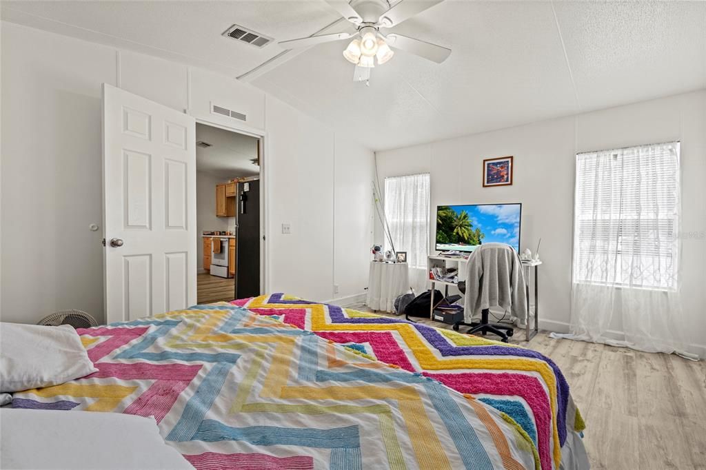 For Sale: $189,900 (3 beds, 2 baths, 1064 Square Feet)