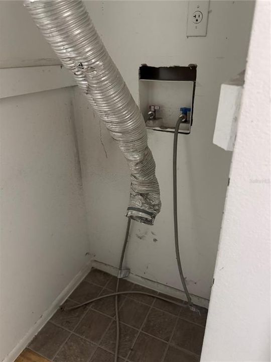 出租: $1,325 (2 贝兹, 1 浴室, 992 平方英尺)