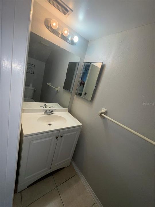 出租: $1,325 (2 贝兹, 1 浴室, 992 平方英尺)