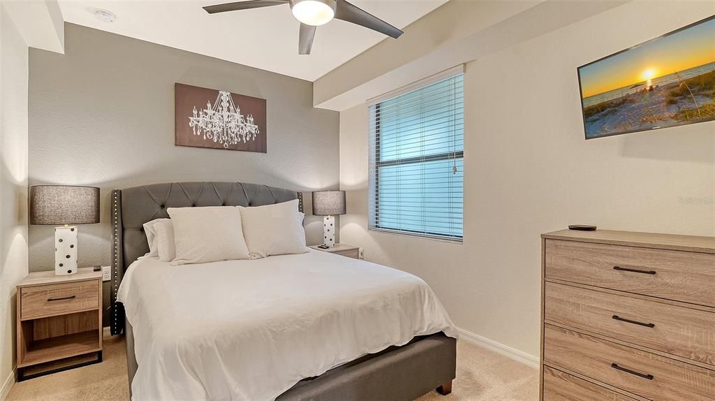 待售: $325,000 (2 贝兹, 2 浴室, 1142 平方英尺)